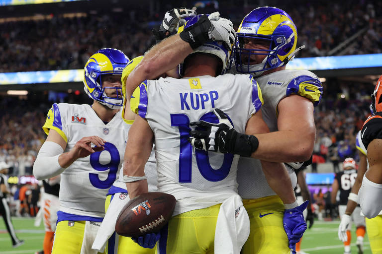 Cooper Kupp comemora o touchdown que deu o Super Bowl para o Rams
