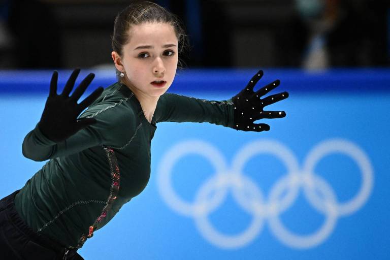 Corte decide que Kamila Valieva, flagrada no doping, pode competir em Pequim