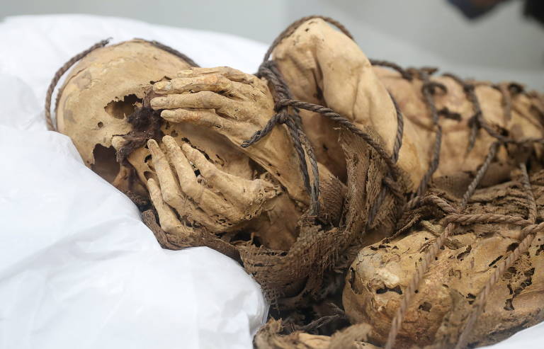 Múmias encontradas no sítio arqueológico de Cajamarquilla