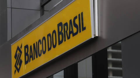 (210928) -- SAO PAULO, 28 septiembre, 2021 (Xinhua) -- Imagen del 28 de septiembre de 2021 de una sucursal del Banco do Brasil, en Sao Paulo, Brasil. El ministro de Economía de Brasil, Paulo Guedes, anunció el lunes que entre los planes a largo plazo del Gobierno se encuentra la privatización de la gigante petrolera estatal Petrobras y el Banco do Brasil, mayor banco público del país. (Xinhua/Rahel Patrasso) (rp) (ah) (ra) (vf)