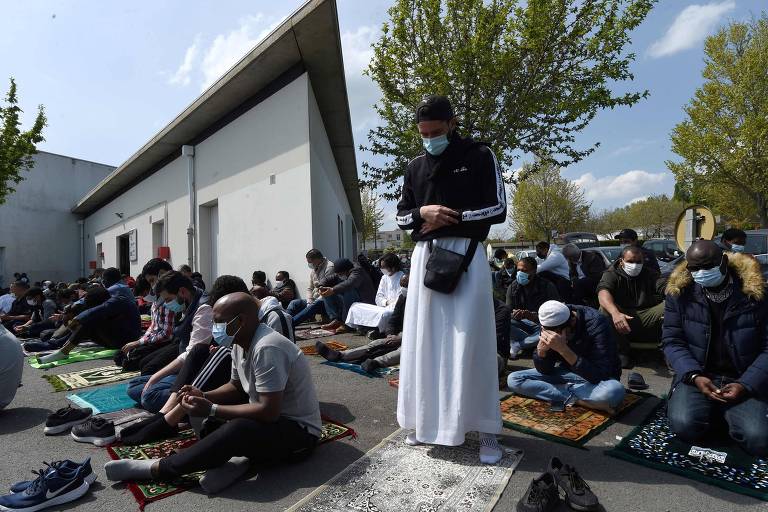 França estuda 'fuga de cérebros' de muçulmanos, que estão no foco de eleição presidencial