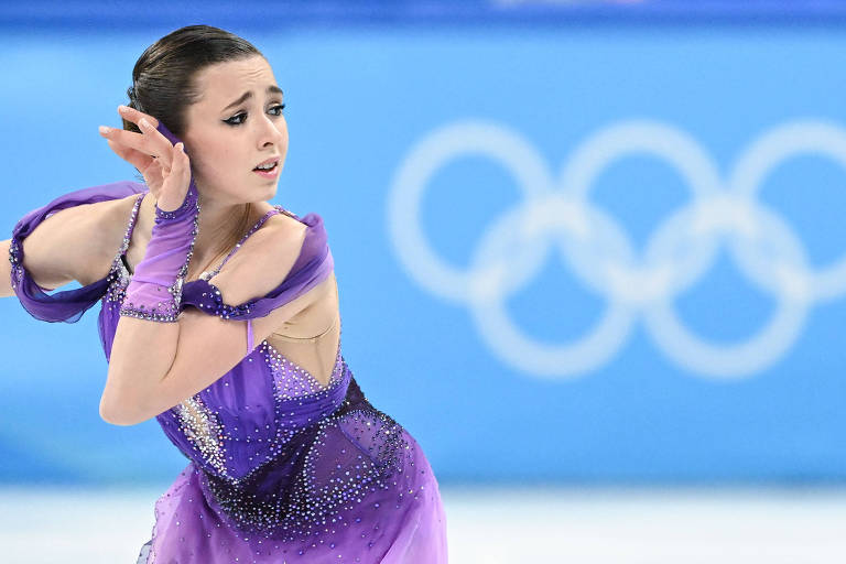 A russa Kamila Valieva se apresenta nos Jogos Olímpicos de Inverno em Pequim