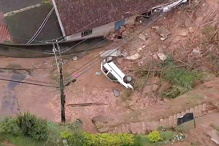 Temporal causa mortes e destruição em Petrópolis (RJ)