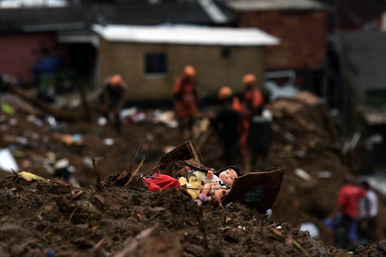 Doações para vítimas do desastre podem ser feitas por transferências de dinheiro até itens básicos, como alimentos e produtos de higiene