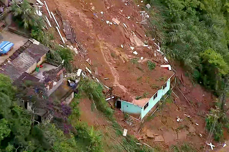 Um forte temporal atingiu Petrópolis, cidade da região serrana do Rio de Janeiro, causando inundações, enxurradas e deslizamentos