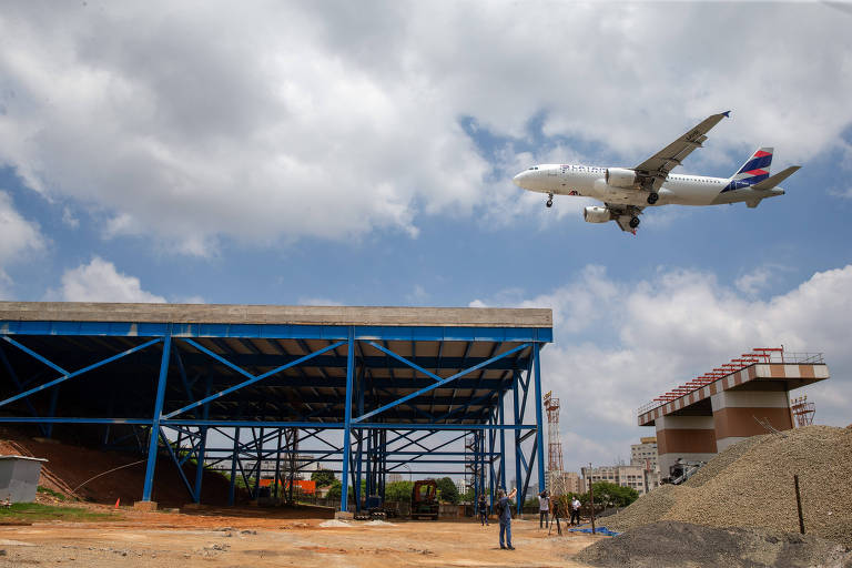 4 aviões arremetem por causa do vento em Congonhas e 3 de Guarulhos vão para outros aeroportos