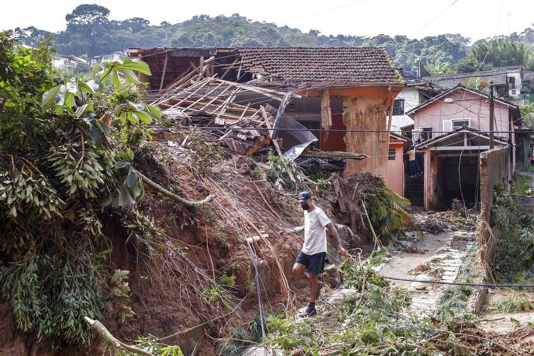 Capadocianas : Cemitério De Petrópolis Abre Novas Covas Rasas, E Mãe E ...