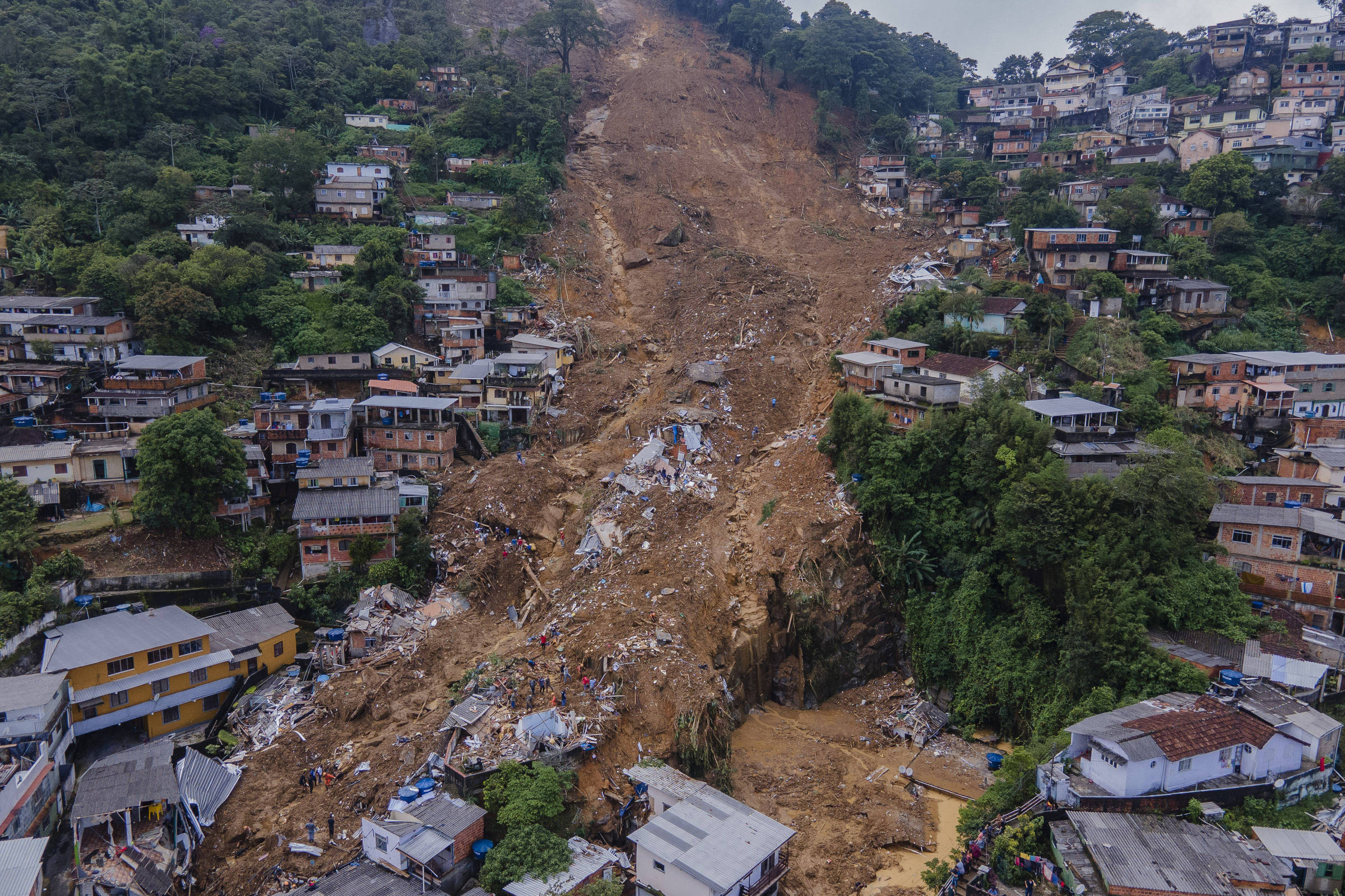 Las lluvias dejan al menos 104 muertos en Petrópolis (RJ) 17/02/2022