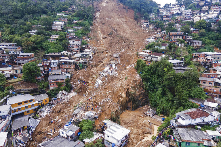 Fortes chuvas arrasam Petrópolis (RJ); veja imagens 