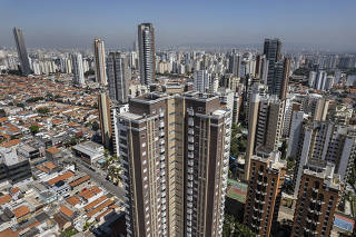 ***Especial Aniversario da Cidade de Sao Paulo. 468 anos. Verticalizacao na cidade de SP. Predios e casas no bairro do Tatuape