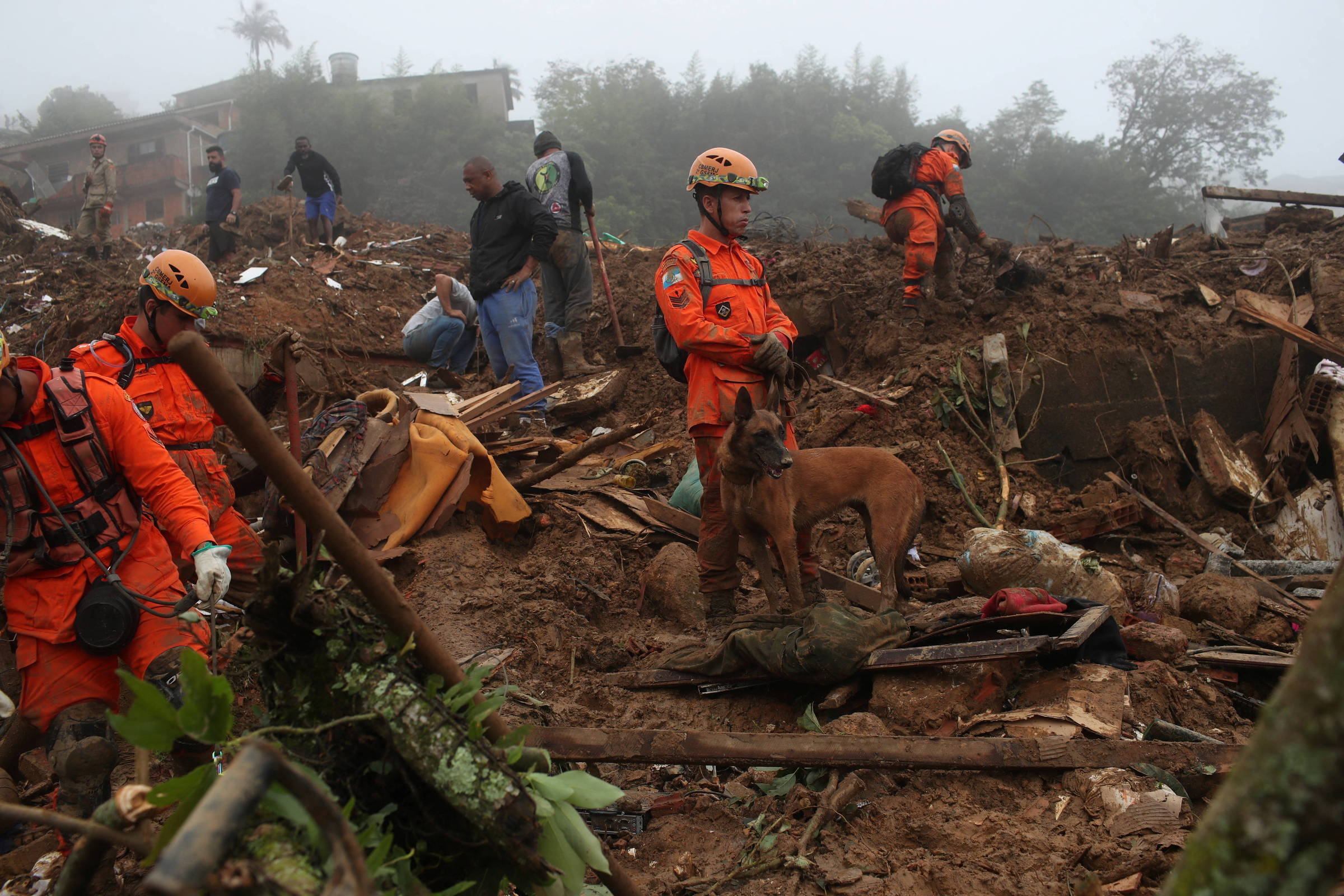 No dia seguinte ao temporal, cerca de 1,3 mil moradores ficam sem