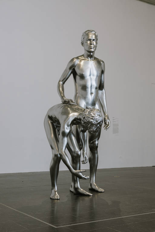 Veja esculturas de Charles Ray em exposição no Metropolitan