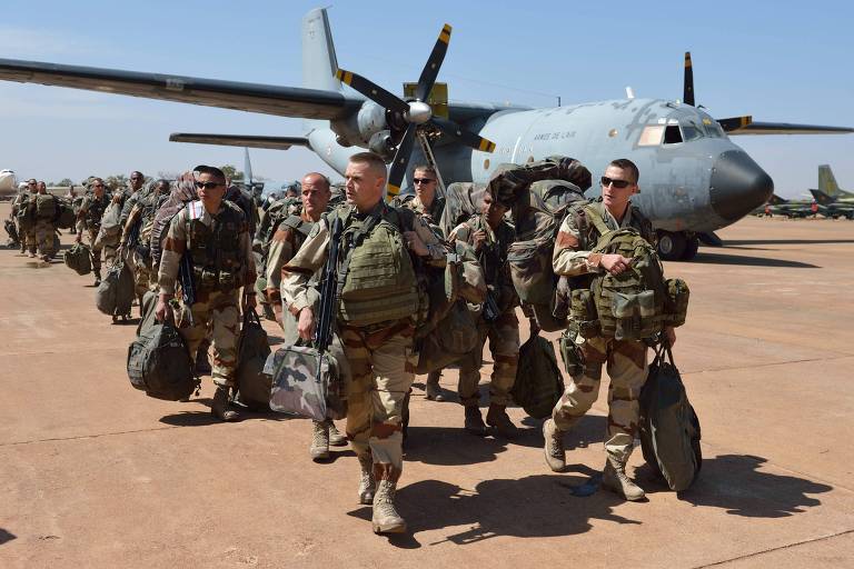 França tira tropas do Mali e cita 'falta de condições políticas'