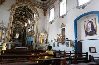 Igreja da Lapa com a imagem de Joana Angélica ao fundo