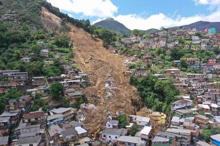 Área que teve deslizamento de terra em Petrópolis, no Rio de Janeiro