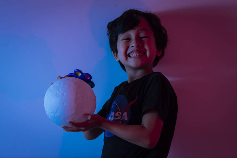 Menino brasileiro de 5 anos vira caçador de asteroides e ganha homenagens