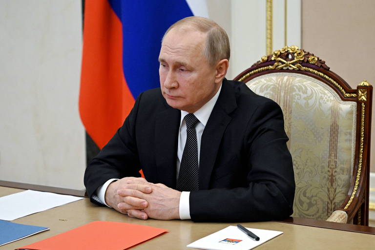 Presidente russo, Vladimir Putin, preside reunião com membros do Conselho de Segurança, por meio de um link de vídeo em sua residência no estado de Novo-Ogaryovo, nos arredores de Moscou