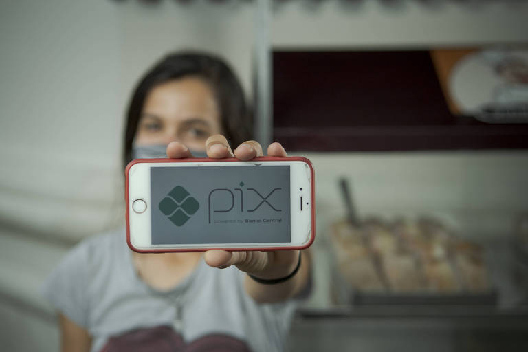 'Me sinto roubado novamente': vítimas de quadrilhas do Pix lutam para reaver dinheiro com bancos
