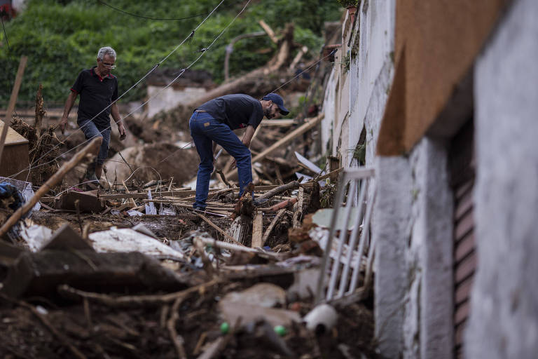 Número de mortes em Petrópolis chega a 169 e supera desastres de 1988 e 2011