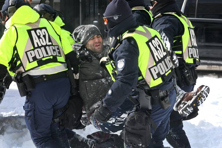 Inicialmente puxada pela categoria dos caminhoneiros, a mobilização agrupa ex-policiais, veteranos do exército, desempregados e membros de grupos de extrema direita, que orquestraram uma ocupação disciplinada e altamente coordenada