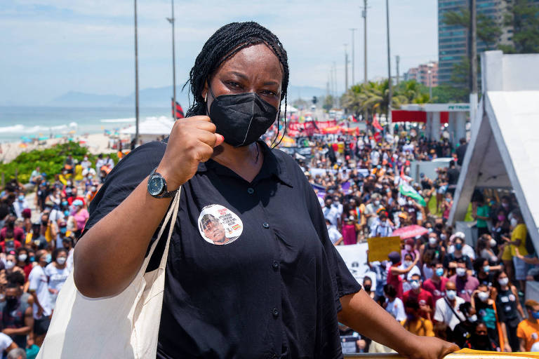 A advogada congolesa Hortense Mbuyi, que foi uma das primeiras a participar da rede Vidas Imigrantes Negras Importam, no ato que pedia justiça para Moïse Kabagambe, no Rio de Janeiro