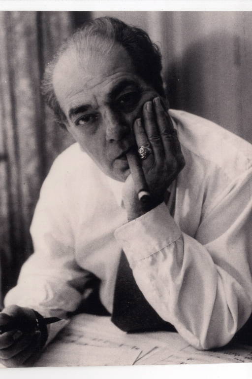 O maestro e compositor Heitor Villa-Lobos em retrato de 1959 