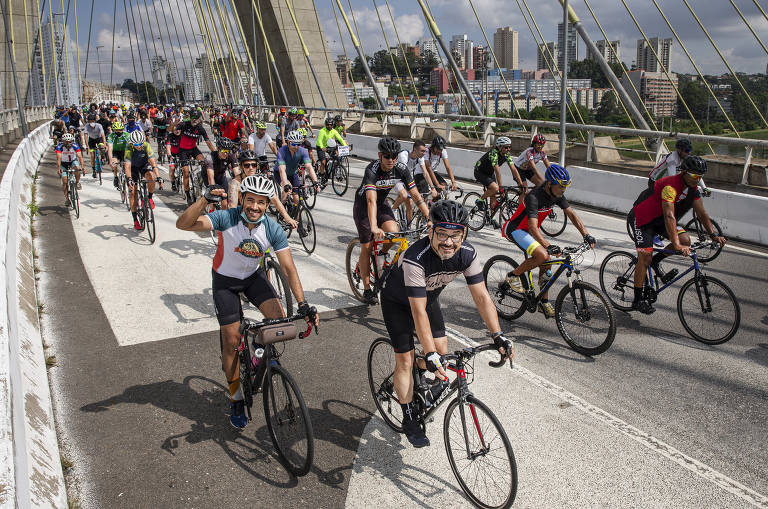 Ciclistas organizaram um protesto contra violência no transito e recentes mortes de ciclistas em São Paulo