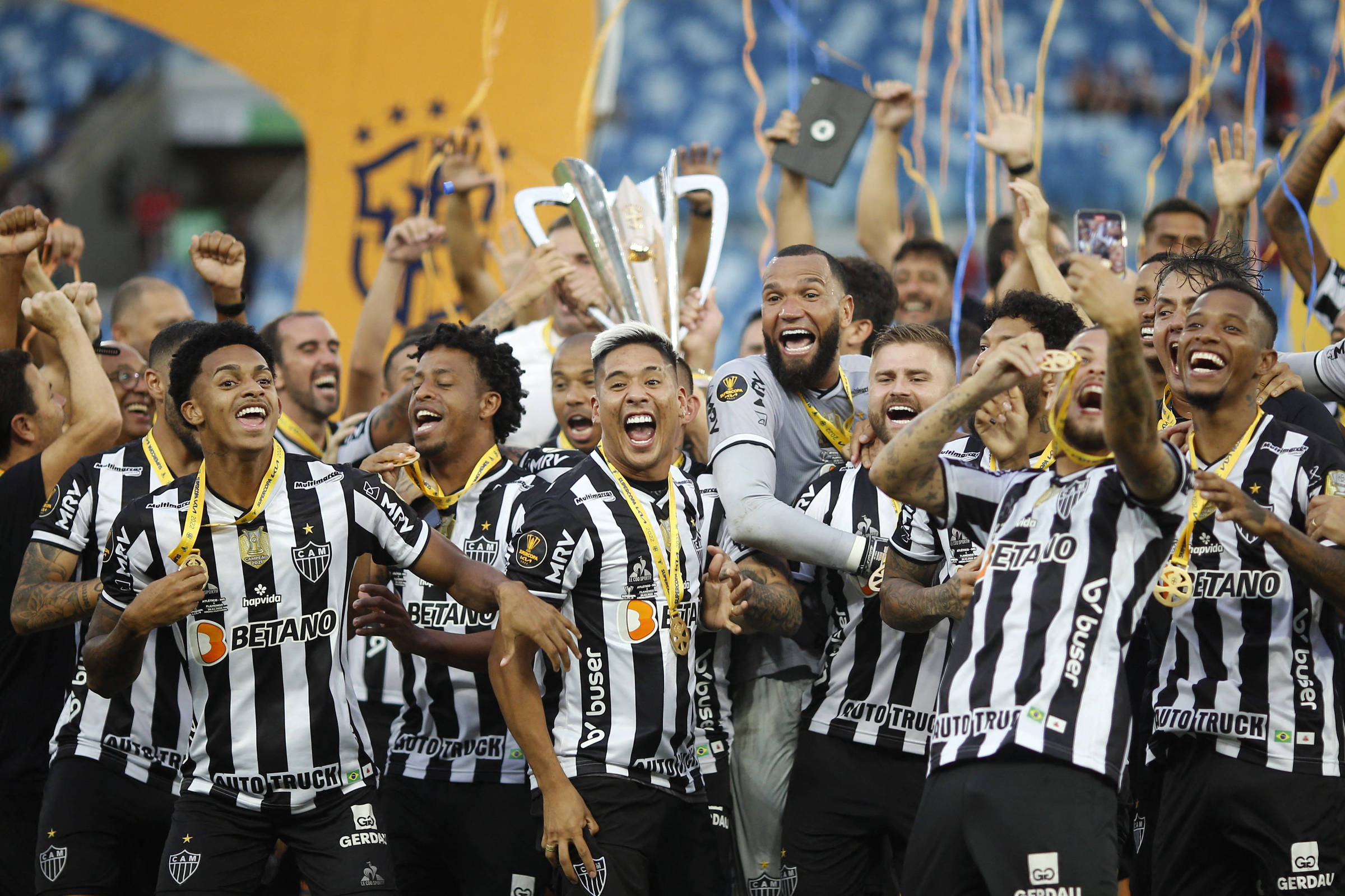 Atlético-MG supera Flamengo nos pênaltis e fatura Supercopa do Brasil
