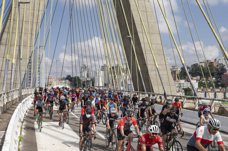 Ciclistas protestam contra atropelamentos e mortes em São Paulo