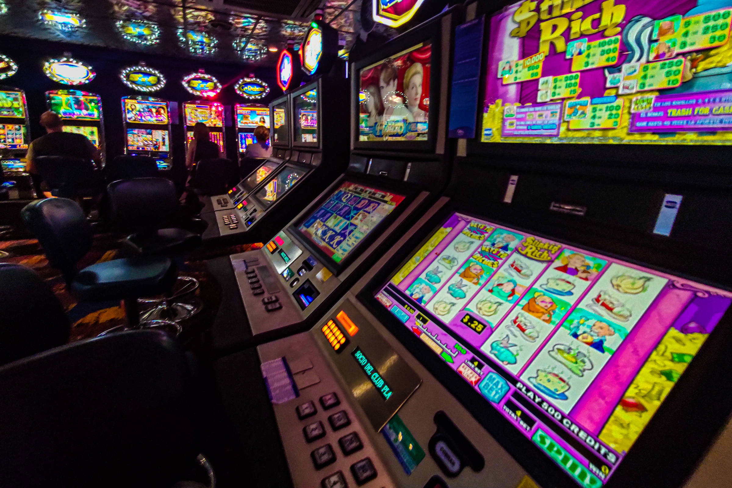 Comissão aprova projeto que legaliza bingo, cassino e jogo do