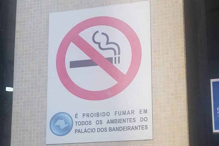 Placa no Palácio dos Bandeirantes fala em proibição de fumar em todos os ambientes