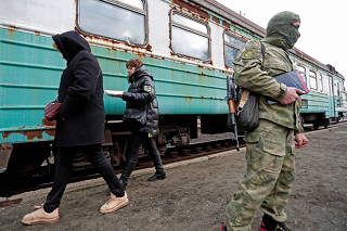 Evacuees leave Donetsk