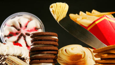 Alimentos ultraprocessados - biscoitos, batata frita, sorvete - Web Stories