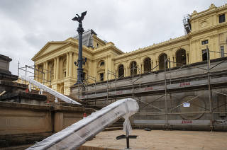 Especial Reforma do Museu do Ipiranga - 200 anos de Independencia: Escada da area externa  do Museu do Ipiranga recebe novos corrimaos