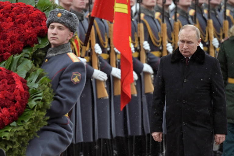 Presidente Vladimir Putin em cerimônia em Moscou nesta quarta-feira (23)