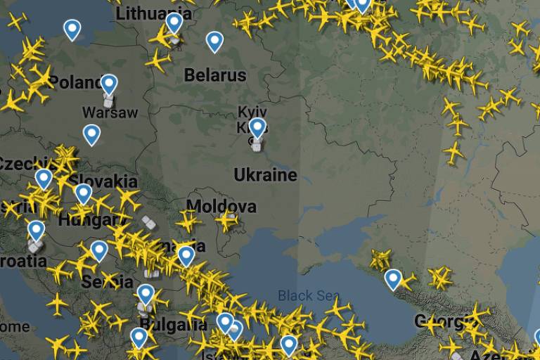 Captura de tela do aplicativo FlightRadar mostra espaço aéreo da região da Ucrânia vazio