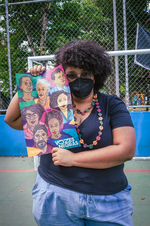 Ana Paula dá aula de Ensino da Arte em duas escolas públicas na zona sul