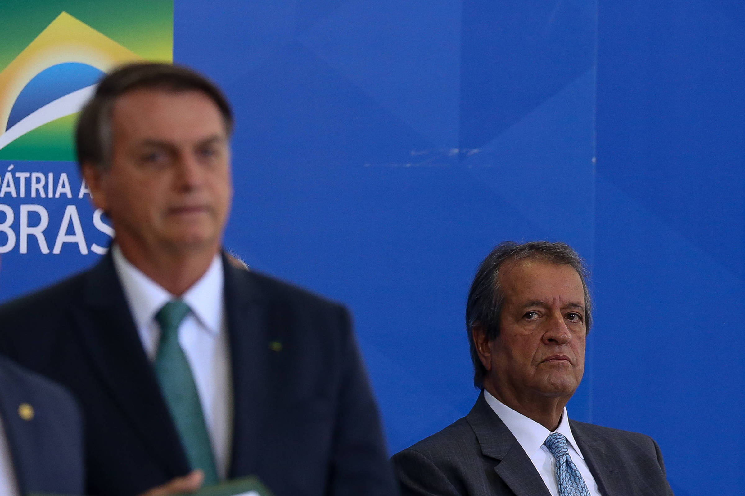 Tudo indica que Bolsonaro desistiu de ganhar a eleição no voto