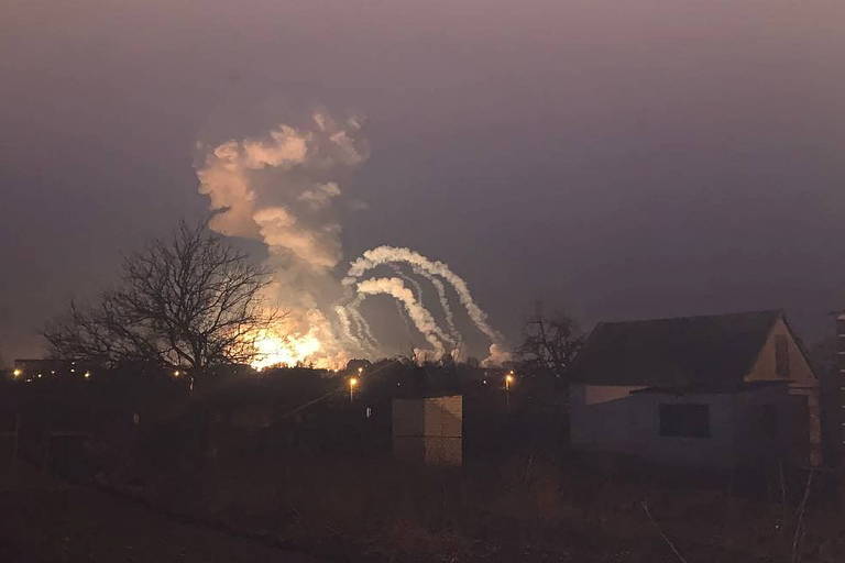Explosão durante ataque russo nesta quinta (24) a Dnipro, na Ucrânia