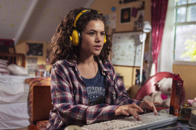 Maisa e Camila Queiroz estrelam 'De Volta aos 15', que estreia na Netflix