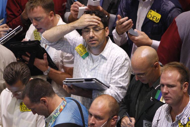 Após a falência do banco americano Lehman Brothers, em setembro, e do início da crise financeira internacional, o preço começa a cair, já que os investidores precisam urgentemente de liquidez. Assim, em dezembro de 2008, o Brent já estava sendo negociado a US$ 36,20, e o WTI, a US$ 32,40.