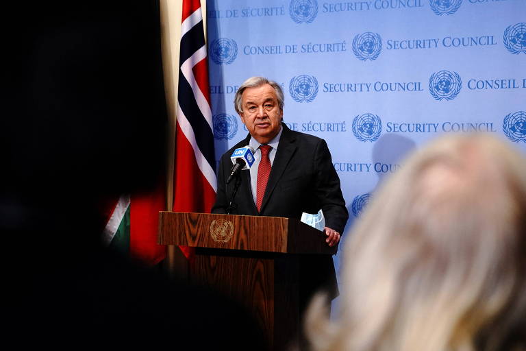 António Guterres, secretário-geral da ONU, fez um apelo claro ao presidente russo Vladimir Putin: "Se uma operação está sendo preparada, eu só tenho uma coisa a dizer, do fundo do meu coração: impeça suas tropas de atacar a Ucrânia. Dê uma chance à paz. Muitas pessoas já morreram"