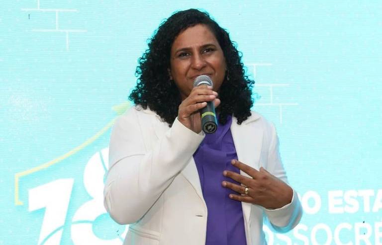 Em maio de 2022, a então vice-governadora do Espírito Santo, Jacqueline Moraes (PSB), foi tratada como 'vira-lata' que abana o 'rabo' em coluna publicada em um jornal do estado; caso foi tratado como violência política de gênero