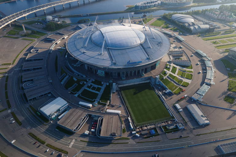 Arena Centauro recebe a taça da UEFA Champions League