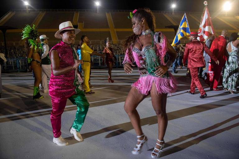 Saudade do Carnaval aproximou comunidades de escolas de samba no RJ