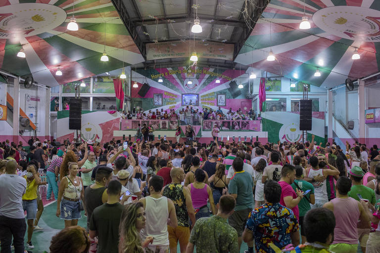 Escolas de samba marcam presença no Carnaval com bateria e feijoada nas quadras