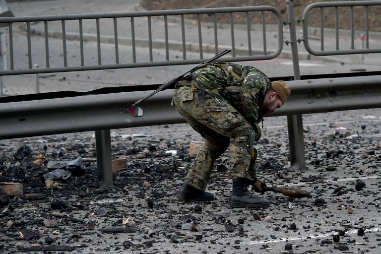 Putin ataca Kiev e enfrenta resistência; Ocidente aumenta pressão