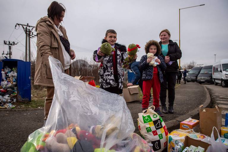 Refugiados chegam a cidade ao leste da Eslováquia; veja fotos da guerra na Ucrânia