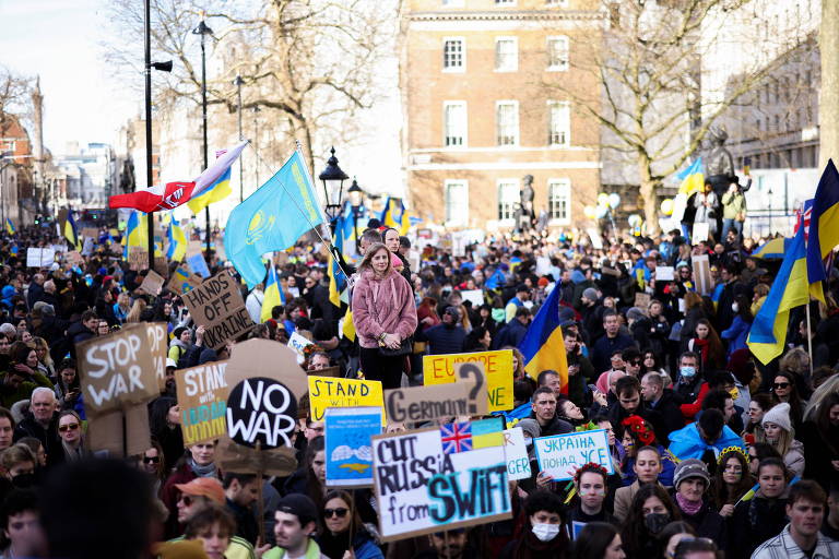 Manifestantes em Londres protestam contra guerra na Ucrânia