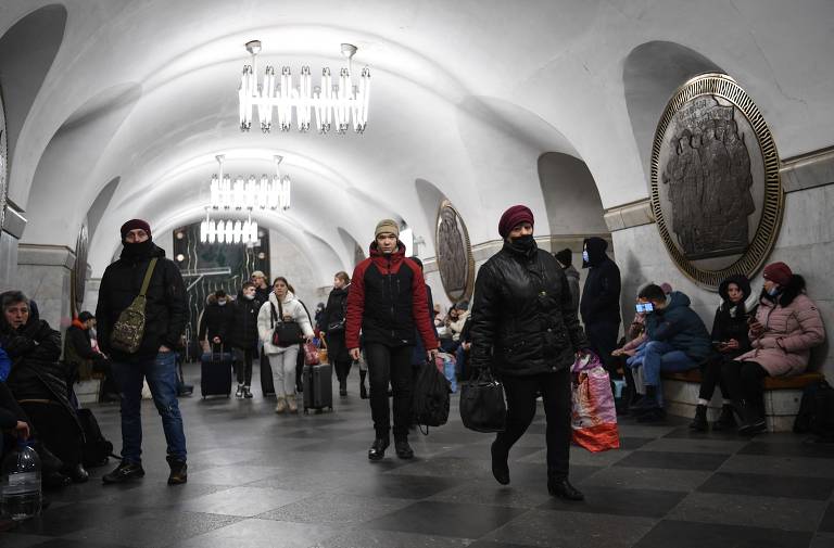 Estação Vokzalna, do metrô de Kiev, passou a servir de abrigo para quem temia ataque das forças militares da Rússia